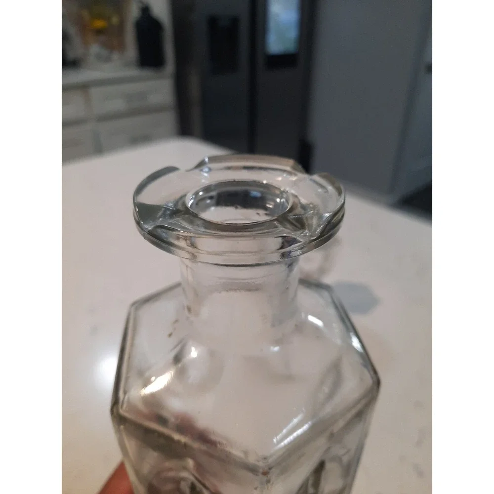 Glass Decanter With Stopper